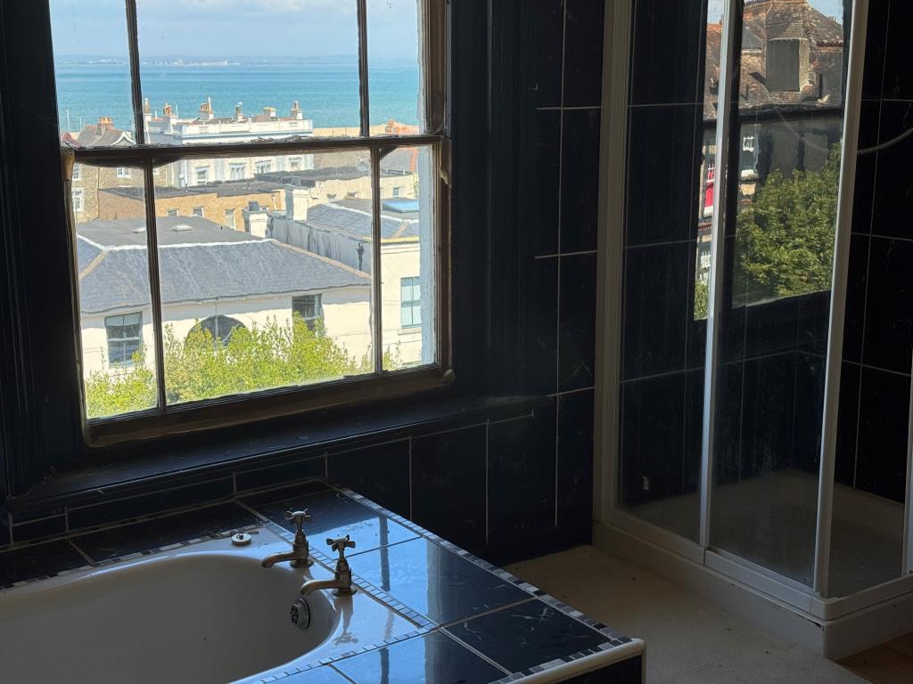 Lot: 156 - TWO STOREY THREE-BEDROOM FLAT FOR IMPROVEMENT WITH STUNNING SEA VIEWS AND PLANNING FOR SPLITTING IF PREFERRED - The bathroom and Sea View from Flat 7